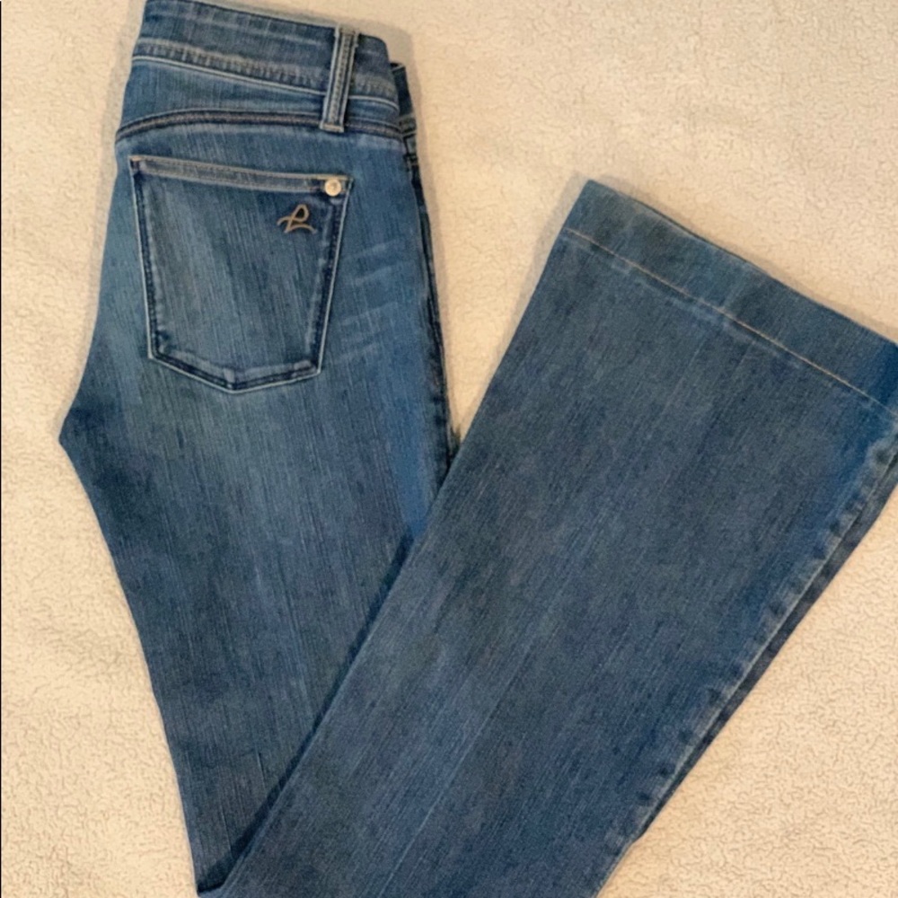 DL1961 - Picture 2 of 2